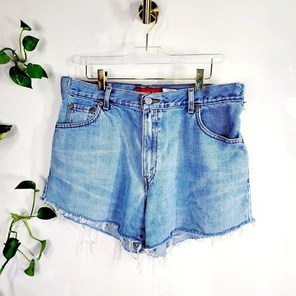 LEVI'S Women's Blue Mom's Shorts Jeans 33 Classic Raw Hem High Rise Reconstruct - Picture 1 of 10